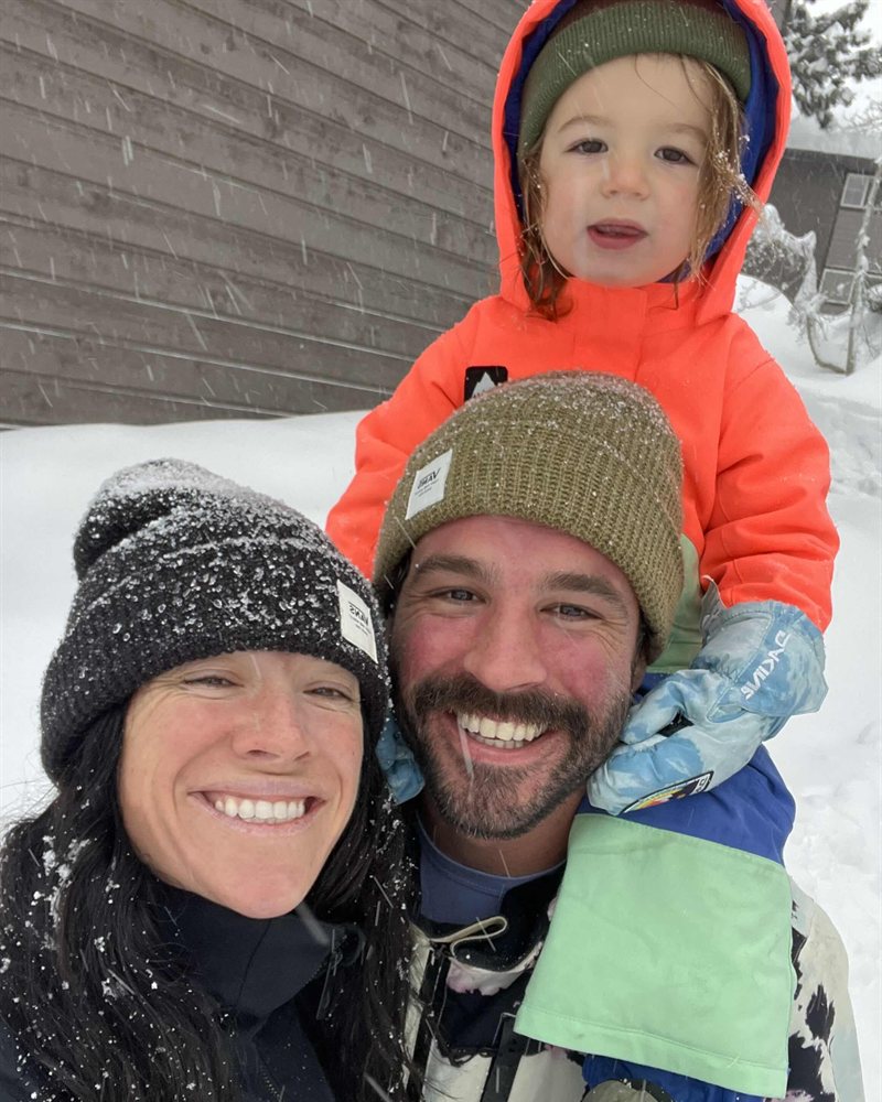 Thomas Knebelsberger with his family in the snow